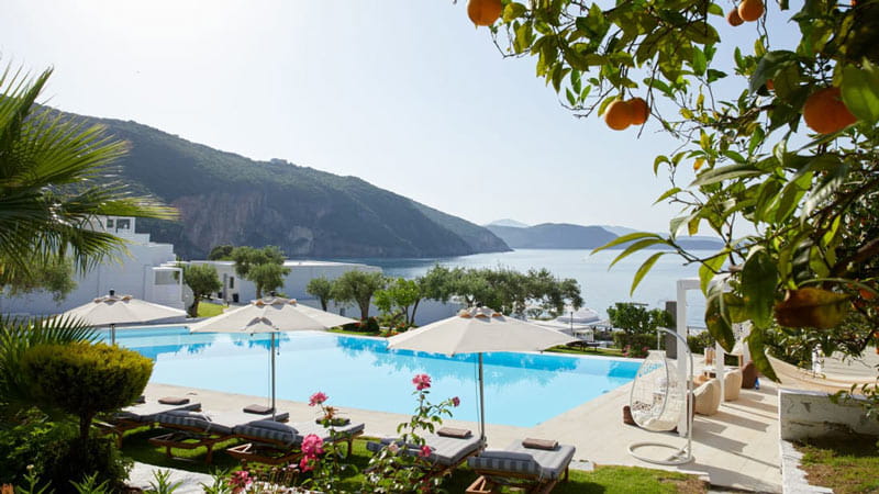 با مجلل ترین هتل های کنار دریای یونان آشنا شوید