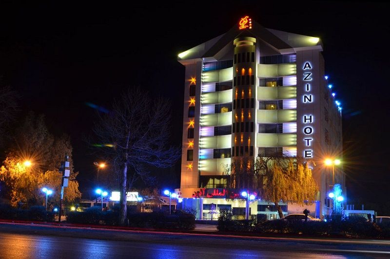 هتل آذین گرگان در شب؛ منبع عکس: وب‌سایت Jainjas.com. عکاس: نامشخص